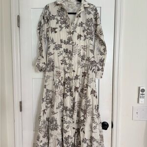 Chic Long Sleeve Floral Dress in Cream and Gray